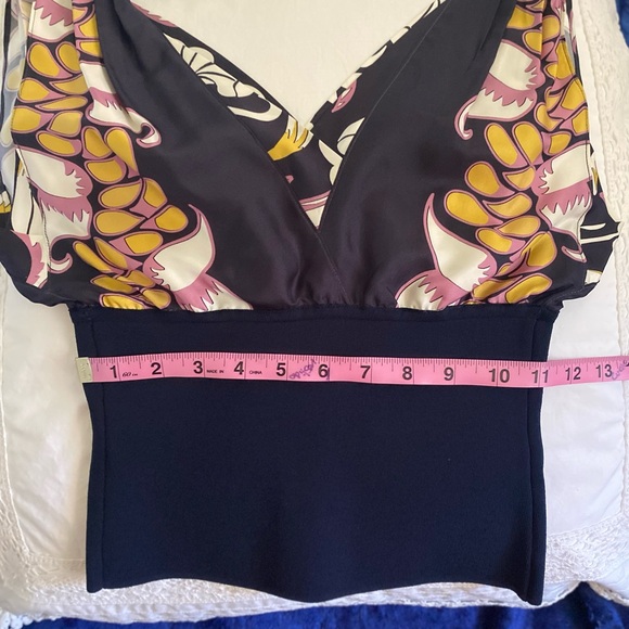 Tory Burch Black and Pink Floral Silk Tank Top size 0 - Picture 3 of 7
